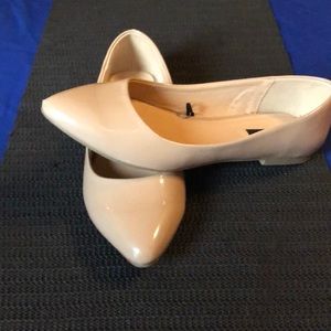 Tan patten leather flat shoes size 7